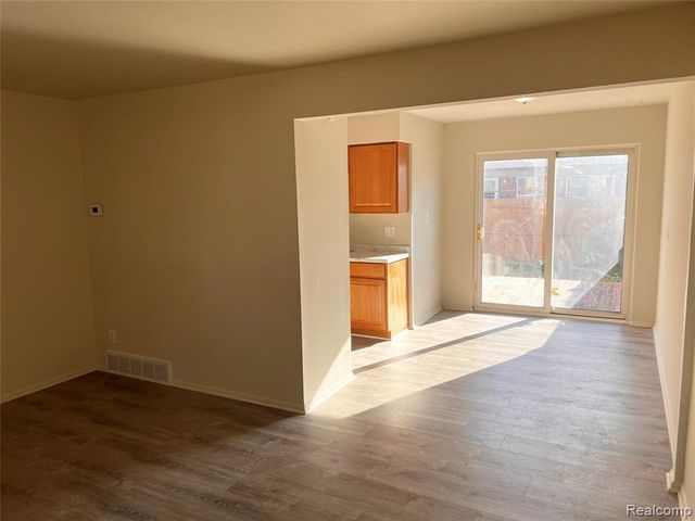 25681 Salem 85, Roseville, MI 48066