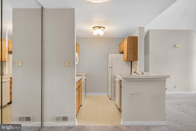 1605 AUGUSTA CIR, Mt Laurel, NJ 08054