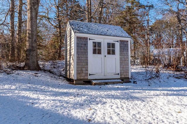 21 Spinning Brook Road, South Yarmouth, MA 02664