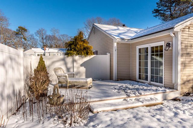 21 Spinning Brook Road, South Yarmouth, MA 02664