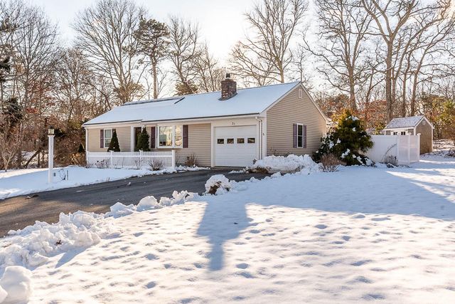 21 Spinning Brook Road, South Yarmouth, MA 02664