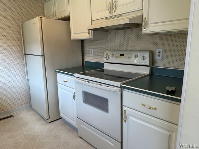 304 Charlesgate Circle, Amherst, NY 14051
