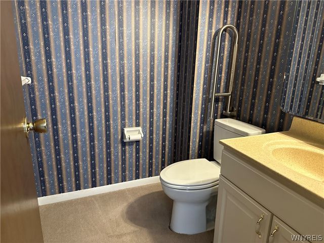 304 Charlesgate Circle, Amherst, NY 14051