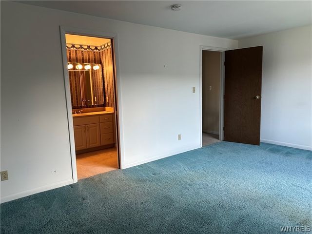 304 Charlesgate Circle, Amherst, NY 14051