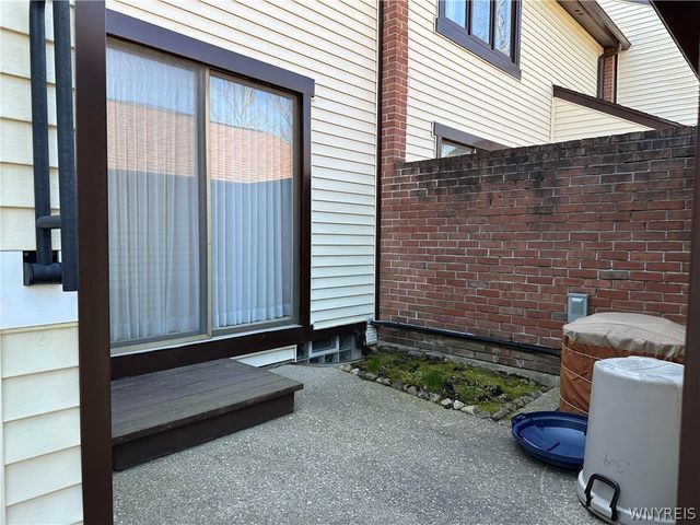 304 Charlesgate Circle, Amherst, NY 14051