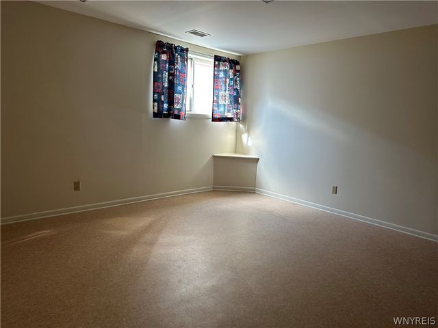 304 Charlesgate Circle, Amherst, NY 14051