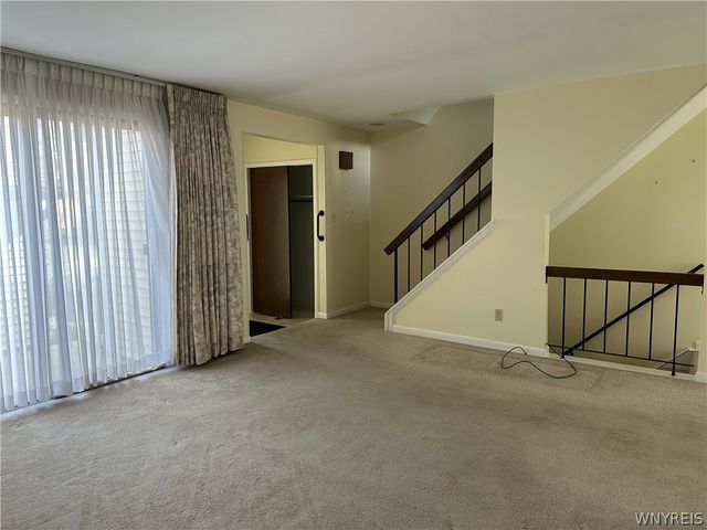 304 Charlesgate Circle, Amherst, NY 14051