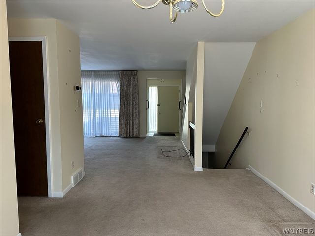 304 Charlesgate Circle, Amherst, NY 14051