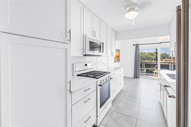 6190 80TH STREET N 304, St Petersburg, FL 33709