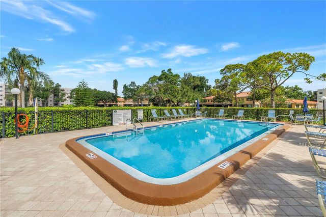 6190 80TH STREET N 304, St Petersburg, FL 33709