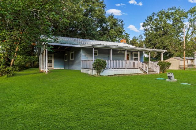 450 River Road, Goodrich, TX 77335