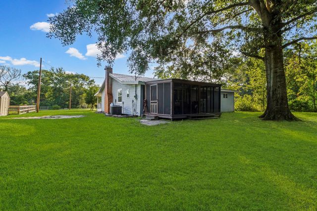 450 River Road, Goodrich, TX 77335