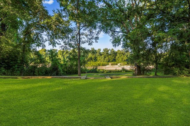 450 River Road, Goodrich, TX 77335