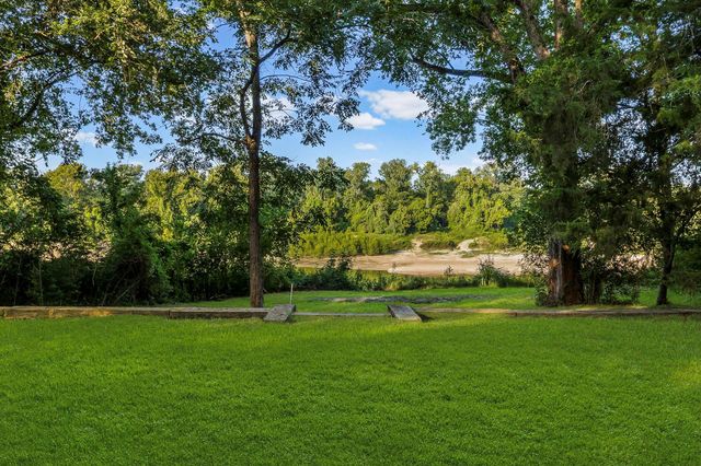 450 River Road, Goodrich, TX 77335