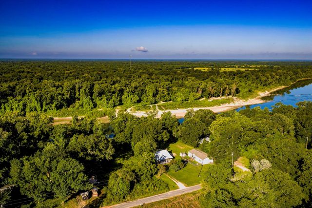 450 River Road, Goodrich, TX 77335