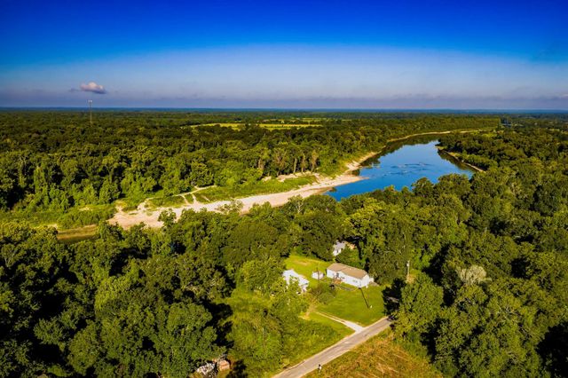 450 River Road, Goodrich, TX 77335