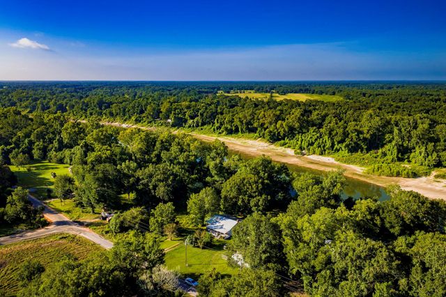 450 River Road, Goodrich, TX 77335