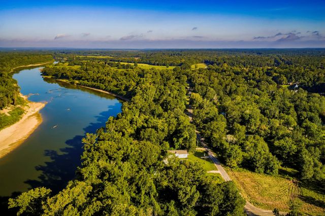 450 River Road, Goodrich, TX 77335
