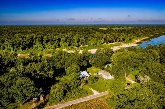 450 River Road, Goodrich, TX 77335