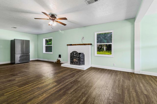 450 River Road, Goodrich, TX 77335