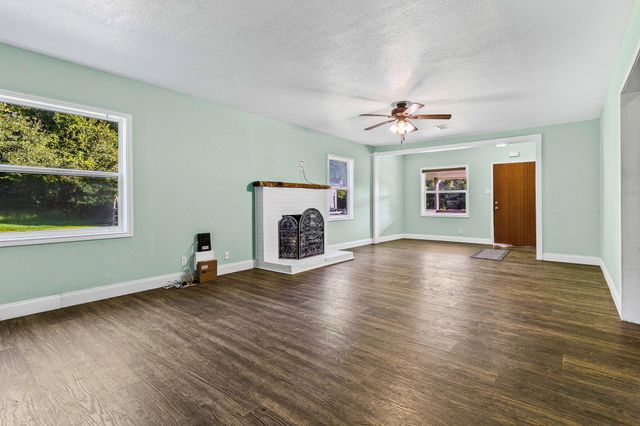 450 River Road, Goodrich, TX 77335