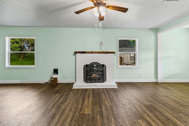 450 River Road, Goodrich, TX 77335