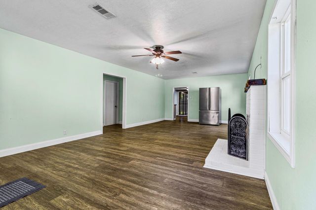 450 River Road, Goodrich, TX 77335