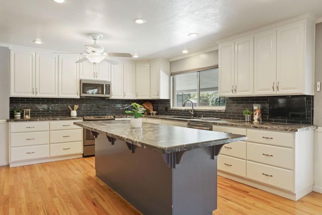 6796 E Woodward Ave, Manteca, CA 95337