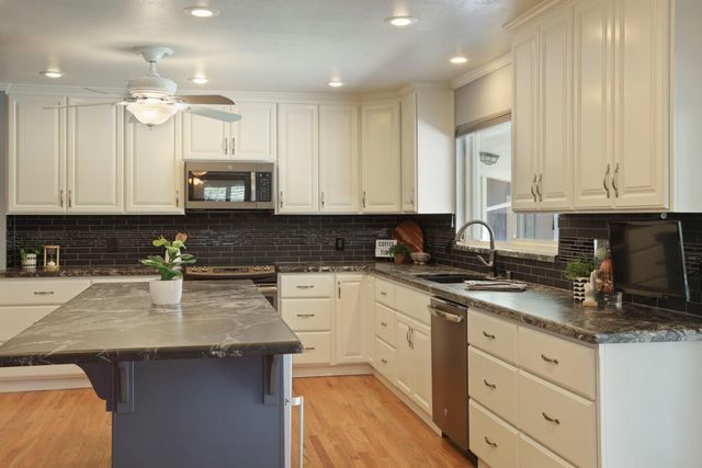 6796 E Woodward Ave, Manteca, CA 95337