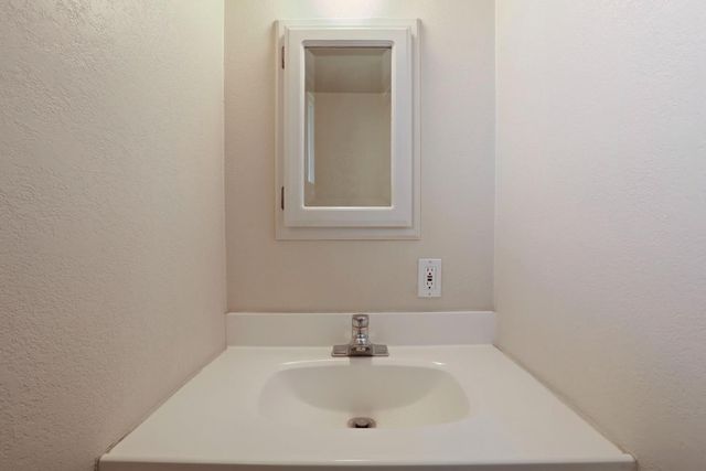 6796 E Woodward Ave, Manteca, CA 95337