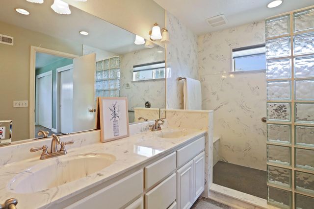 6796 E Woodward Ave, Manteca, CA 95337