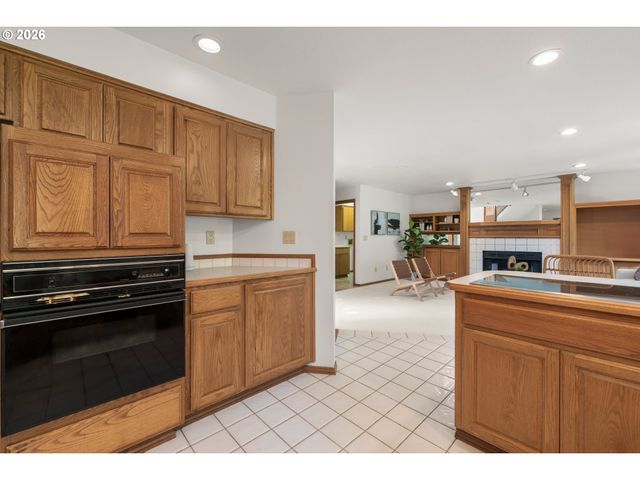 7406 Sw BAYBERRY Dr, Beaverton, OR 97007
