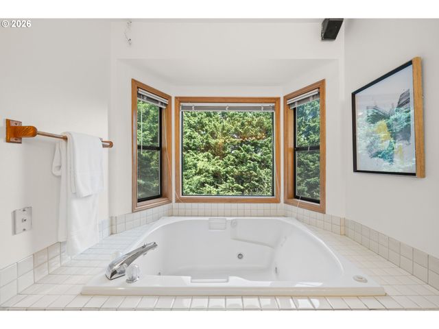 7406 Sw BAYBERRY Dr, Beaverton, OR 97007