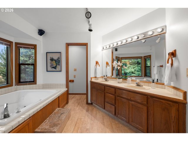 7406 Sw BAYBERRY Dr, Beaverton, OR 97007