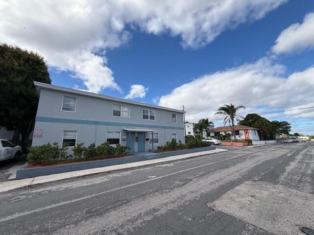 1913 Division Avenue, West Palm Beach, FL 33407