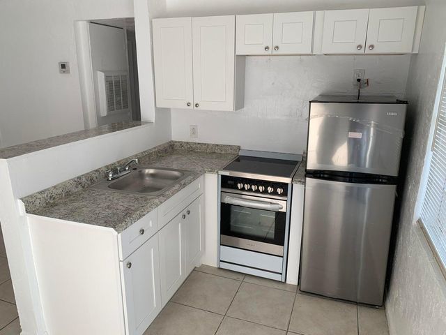 1913 Division Avenue, West Palm Beach, FL 33407