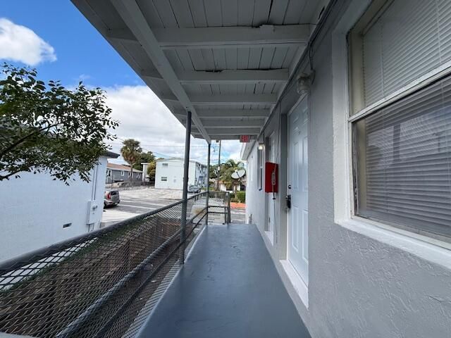 1913 Division Avenue, West Palm Beach, FL 33407