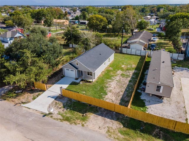 4523 Rose Lane, Fresno, TX 77545