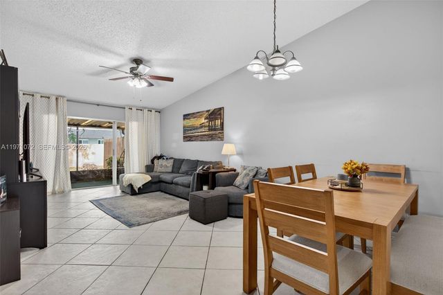 802 NW 79th Ter, Plantation, FL 33324