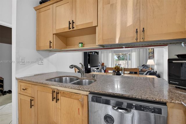 802 NW 79th Ter, Plantation, FL 33324