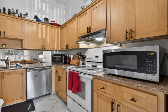 802 NW 79th Ter, Plantation, FL 33324