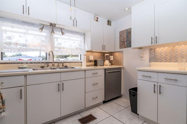 7880 54TH AVENUE N 106, St Petersburg, FL 33709