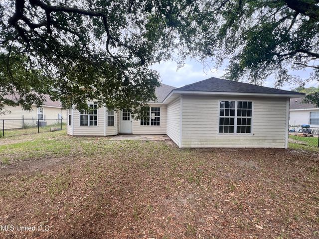 1620 Porpoise Street, Ocean Springs, MS 39564