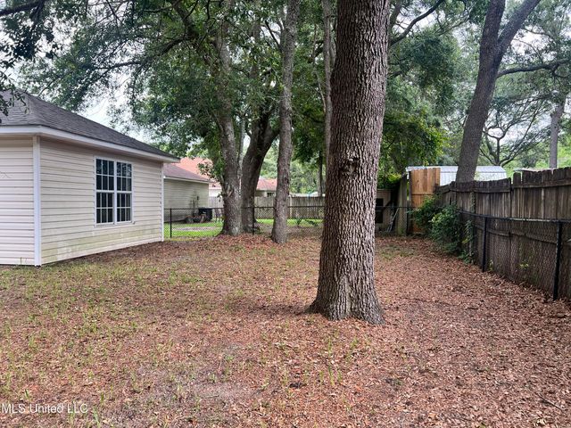 1620 Porpoise Street, Ocean Springs, MS 39564