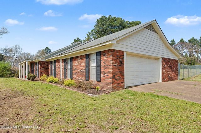 5600 Rolling Hills Drive, Olive Branch, MS 38654