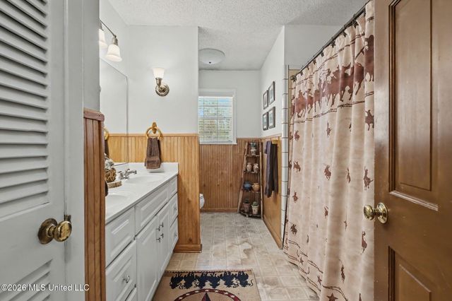 5600 Rolling Hills Drive, Olive Branch, MS 38654