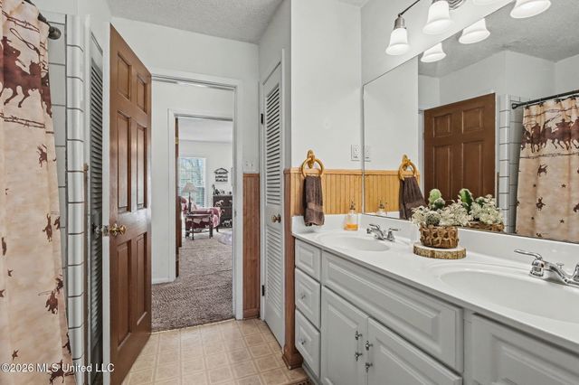 5600 Rolling Hills Drive, Olive Branch, MS 38654