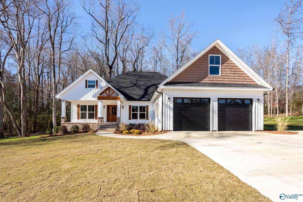 1649 Church Circle, Gadsden, AL 35901