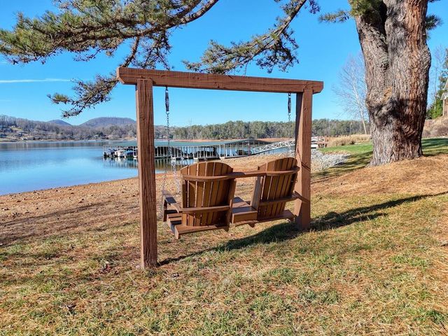 1401 Lakeside Rd., Hiawassee, GA 30546