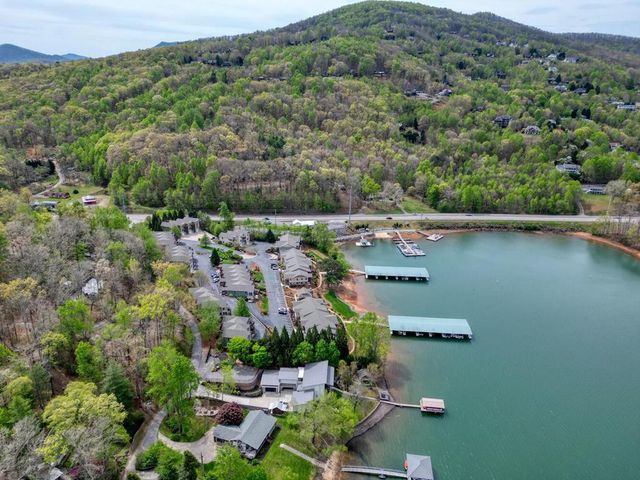 1401 Lakeside Rd., Hiawassee, GA 30546